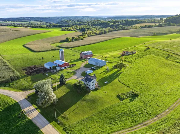 S8199 Gilman Rd, Ferryville, WI 54628