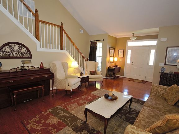 2nd image of 820 Jarman Dr
