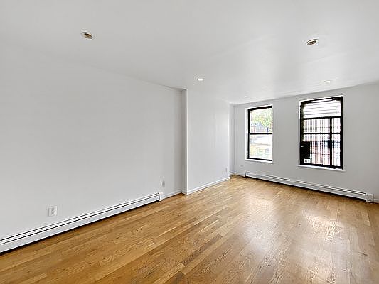 1st image of 392 Manhattan Ave #A4