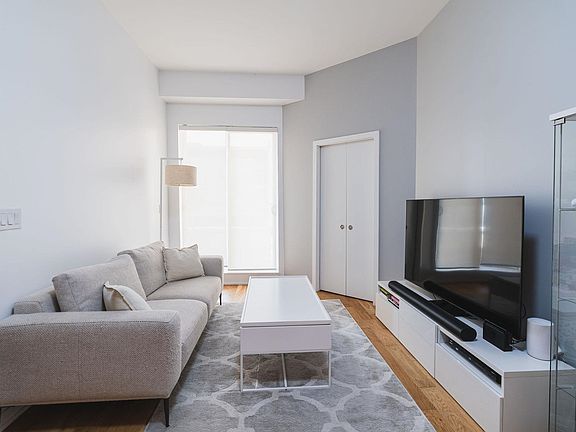 3rd image of 7008 River Pkwy #621