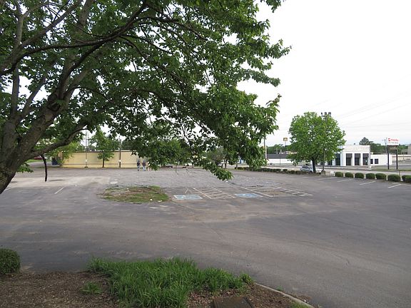 3rd image of 708 Rivergate Pkwy