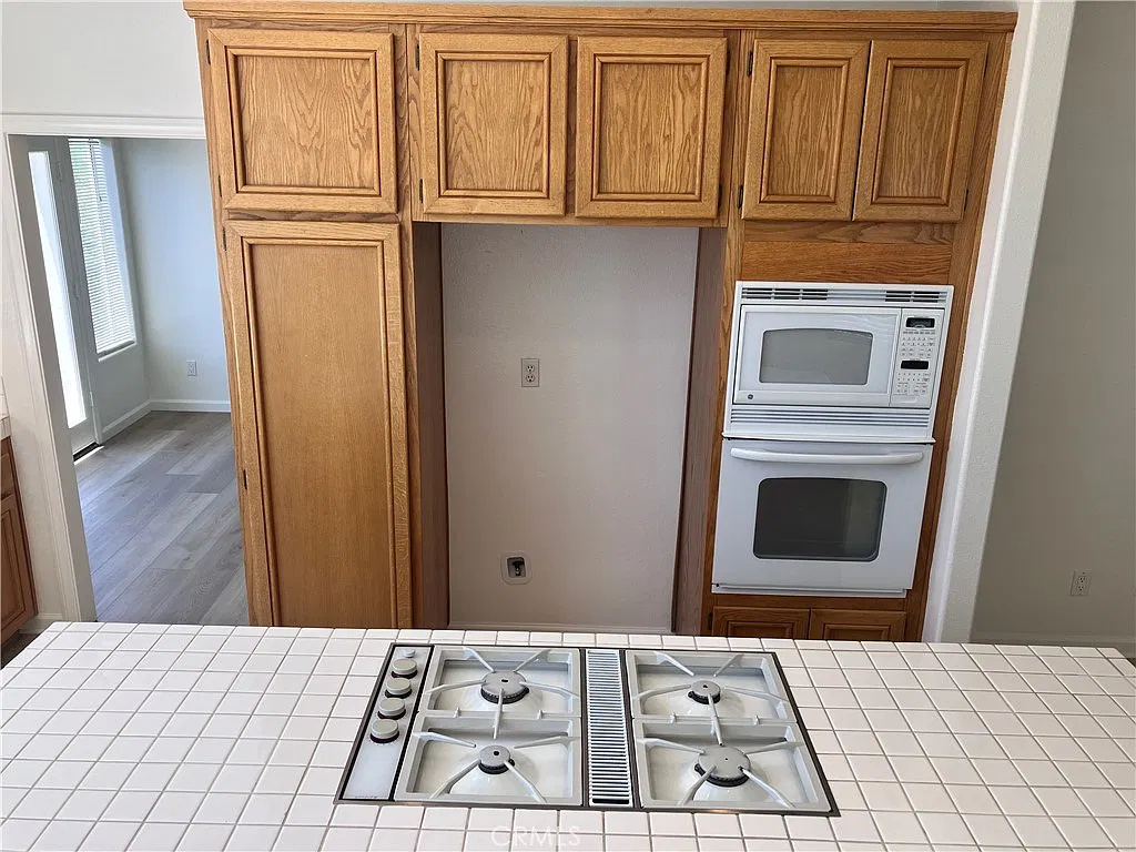 4 bed, 2.5 bath, 2814 sqft, $5,250 — Photo 3