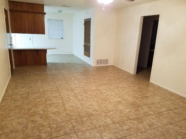 709B 11th St, Shallowater, TX 79363