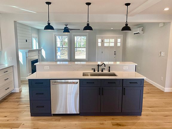 4th image of 11 Shore Farm Ln