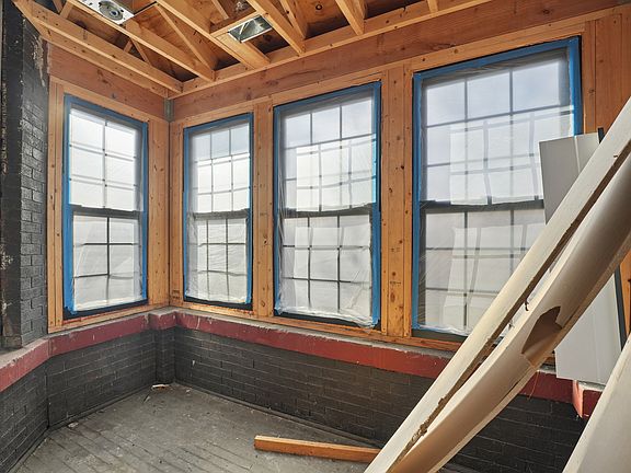 4th image of 3124 W 15th Pl