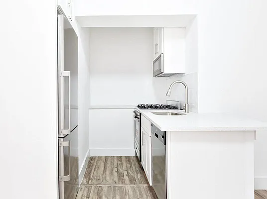 Rented by Bohemia Realty Group | media 14