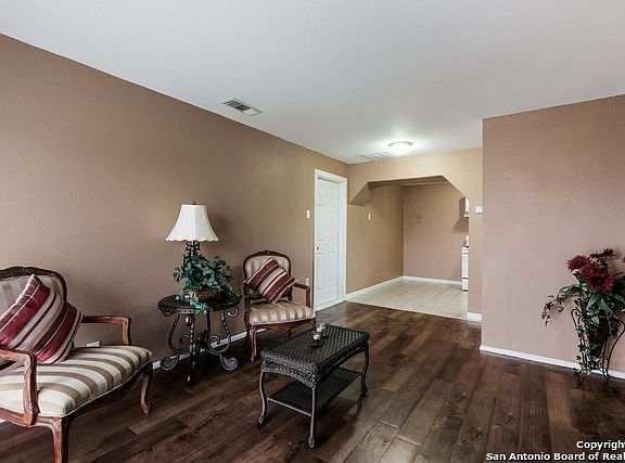 5th image of 4107 King Krest Dr