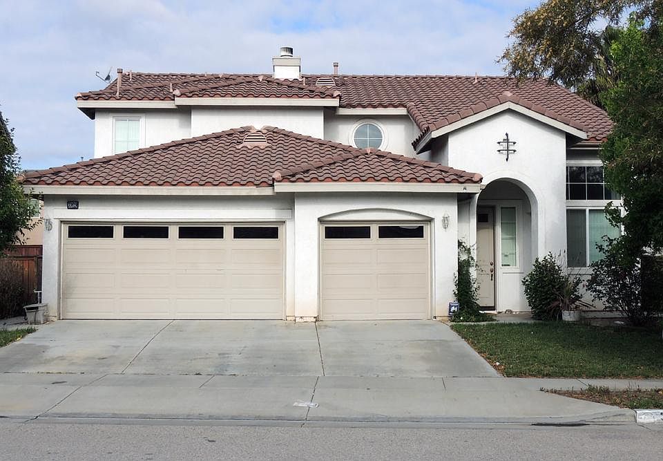 1st image of 33619 Delphinium Ln