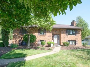 12 Farmcrest Dr, Cecil, PA 15321