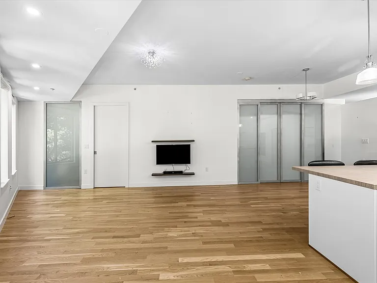 1313 Washington St #204 — Photo 7