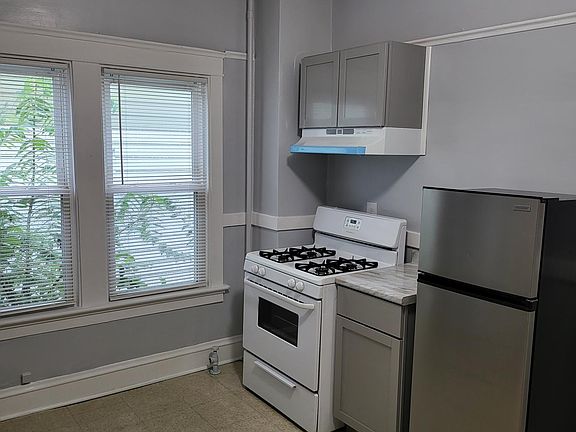 4th image of 2036 Quail St #4