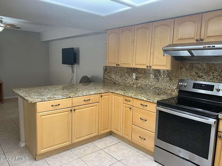 1608 N Calle Cir — Photo 8
