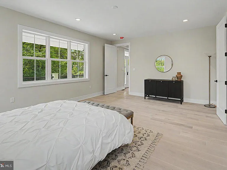 2902 Vista St NE — Photo 35