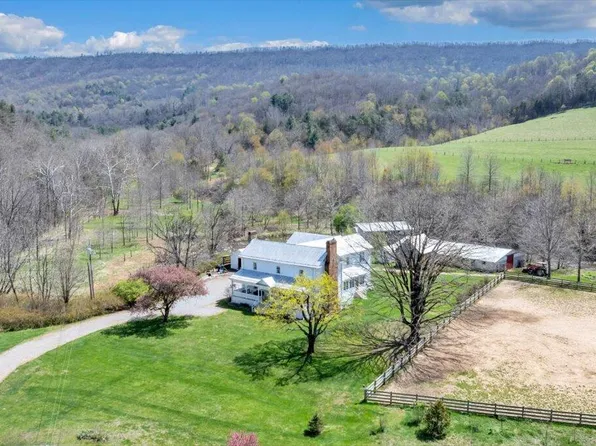 16 Huffman Store Dr, Newport, VA 24128