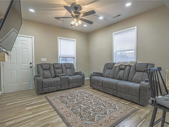 2nd image of 401 Darneal Ave