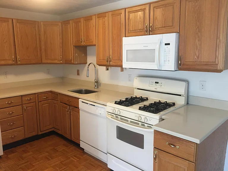1216 Vfw Pkwy #43 — Photo 18