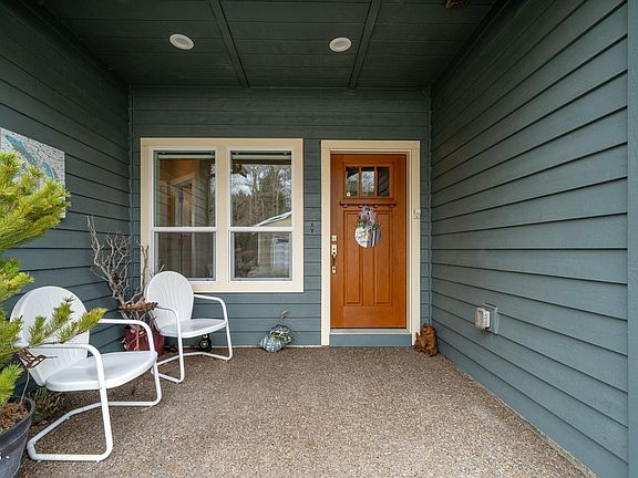 4th image of 325 N Juniper Ct