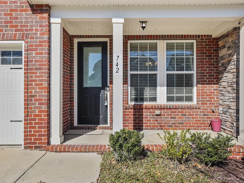 742 Tennypark Ln