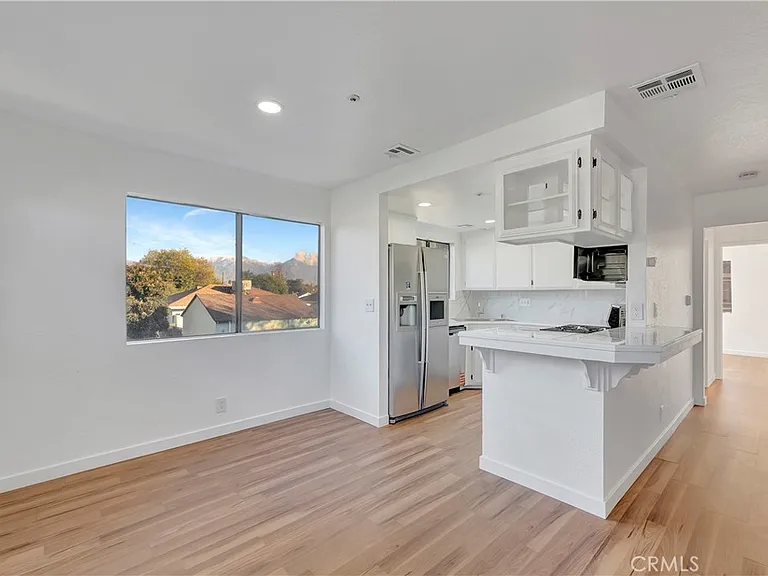609 E Phillips Blvd — Photo 8