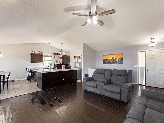 5th image of 816 Country Ln