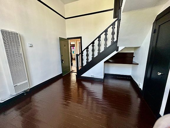 4th image of 2122 Vista Del Mar Ave #27
