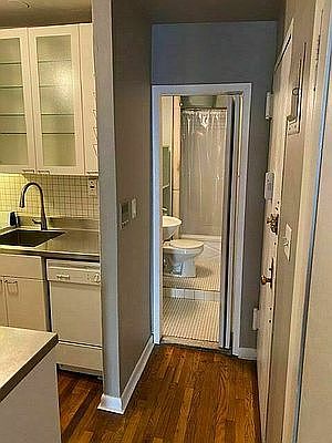 5th image of 428 W 46th St APT 4B