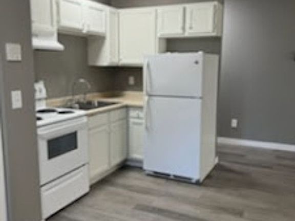 4th image of 3320 Grand Ave S #201