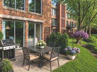 1040 Arbor Ln, Winnetka, IL 60093