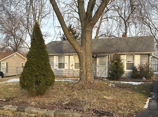 612 S Webster St, Aurora, IL 60505