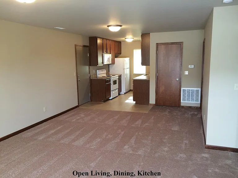 1350 El Camino Dr — Photo 1