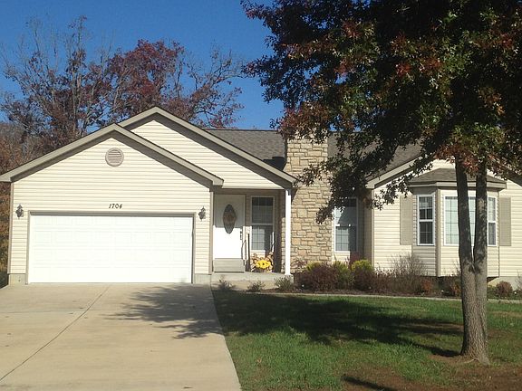 2nd image of 1702 & 1704 Lakeshore Dr