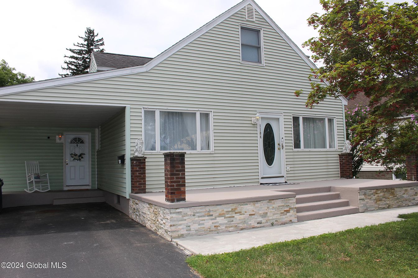 1st image of 1104 Laura Street