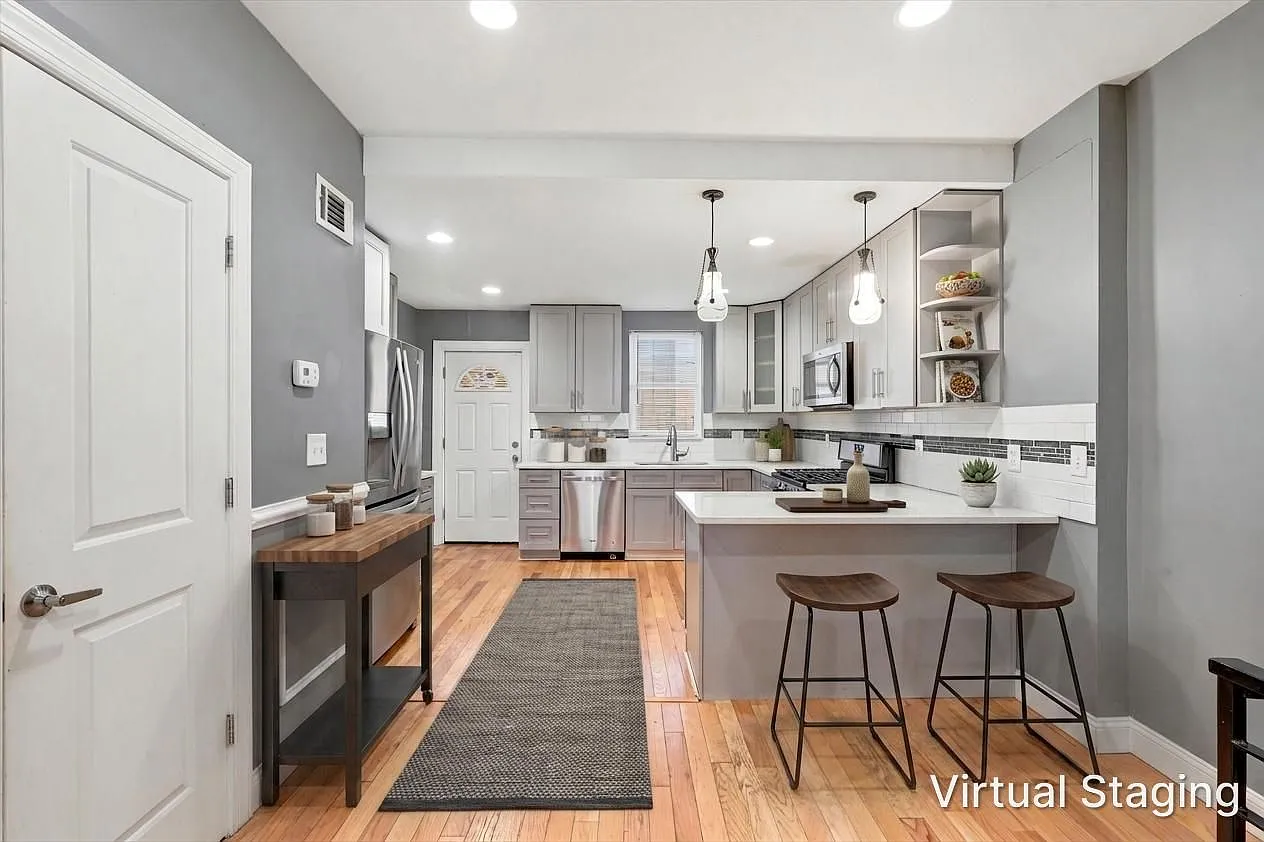 3 bed, 1.5 bath, 1080 sqft, $2,400 — Photo 3