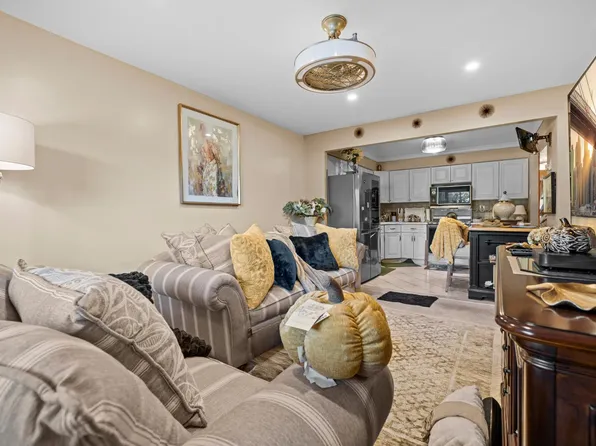 7941 Sea View Avenue image 4 of 18