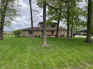5282 W Blue Bell Dr, New Palestine, IN 46163
