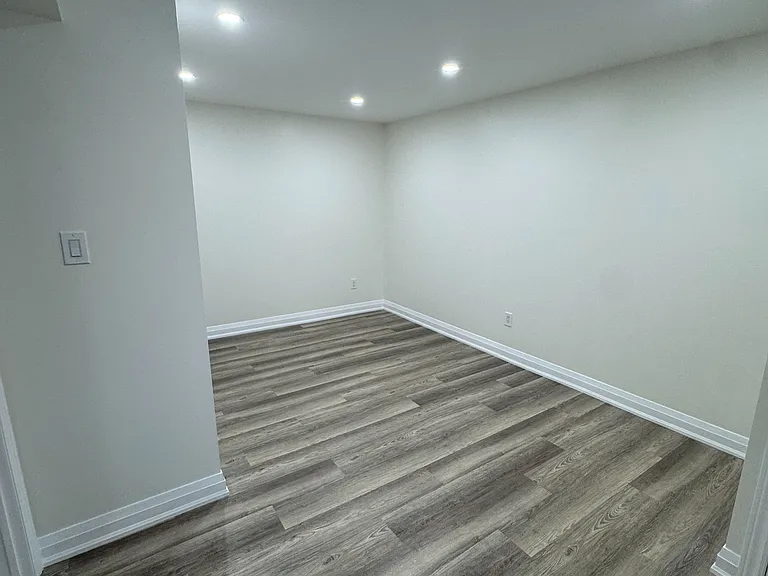 109 Connelly Dr — Photo 26