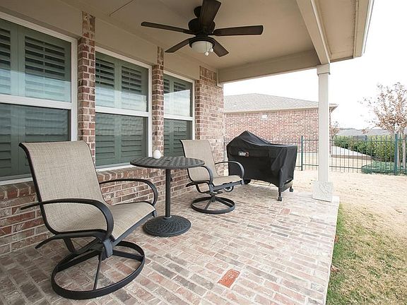 3rd image of 267 Mariposa Ln