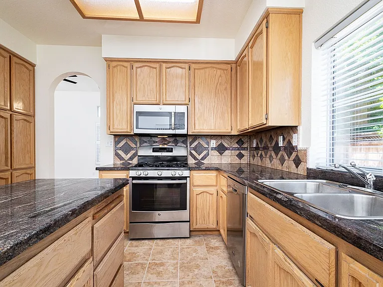 131 Royalton Cir — Photo 5