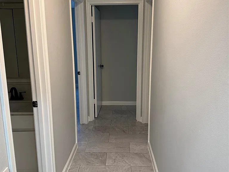 9002 Roos Rd — Photo 22