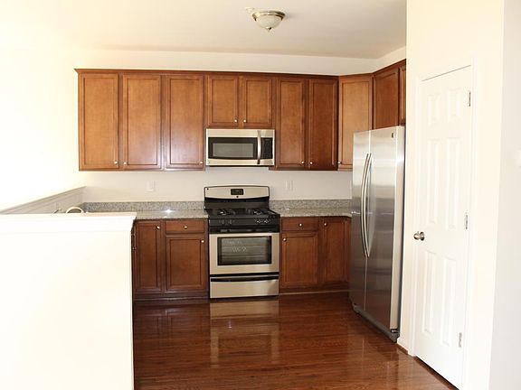 2nd image of 976 King Way