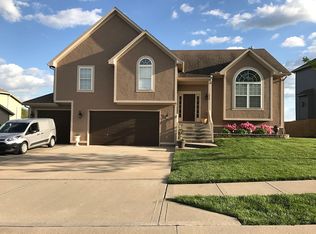 1515 Blueskye Ln, Raymore, MO 64083