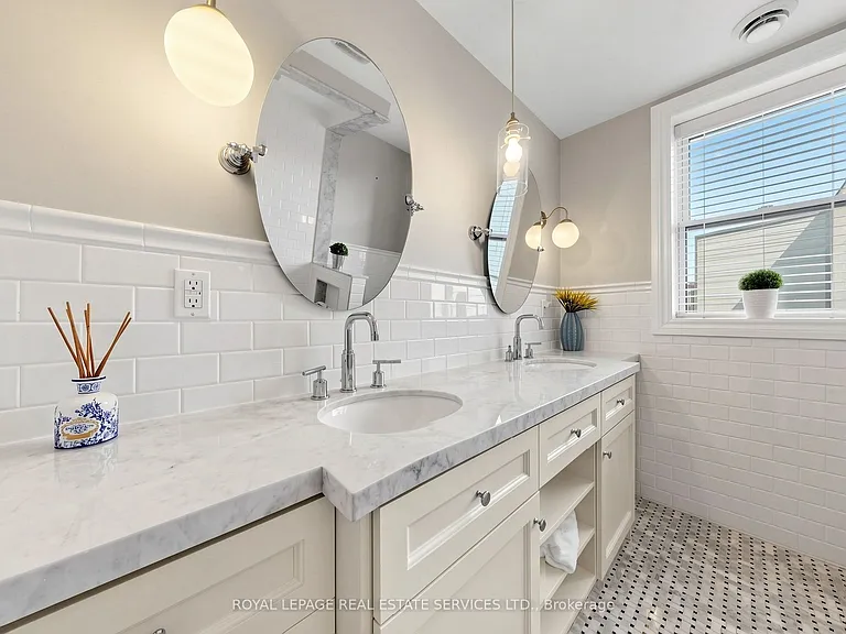1612 Dundas St W #UPPER — Photo 8