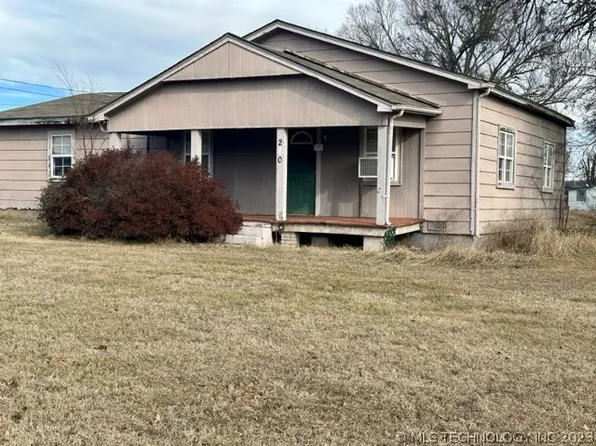220 S Locust St, Locust Grove, OK 74352