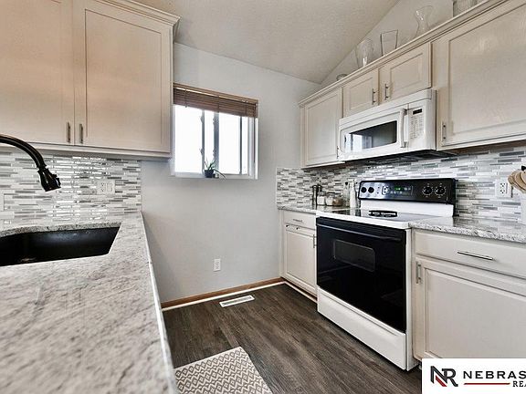 5th image of 17856 Josephine St
