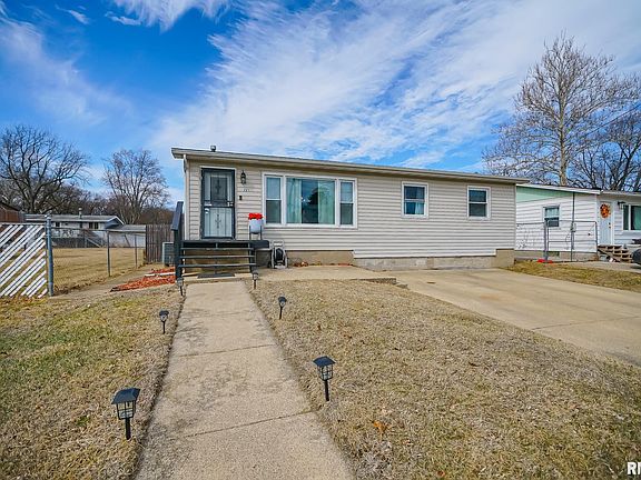 3rd image of 221 N Stewart St