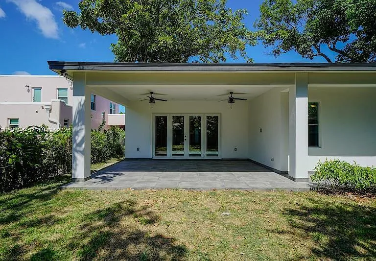112 NW 24th Ct — Photo 24