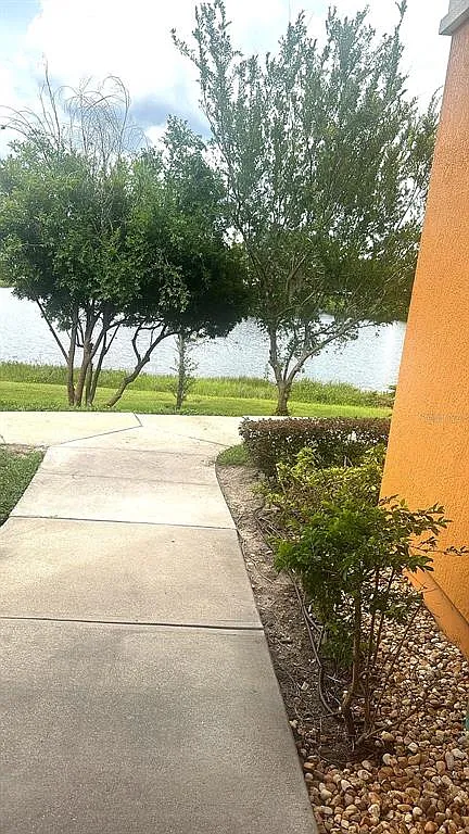 3 bed, 2.0 bath, 1232 sqft, $2,300 — Photo 3