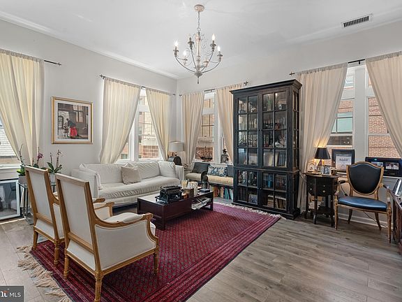 4th image of 309 Holland Ln Unit 310