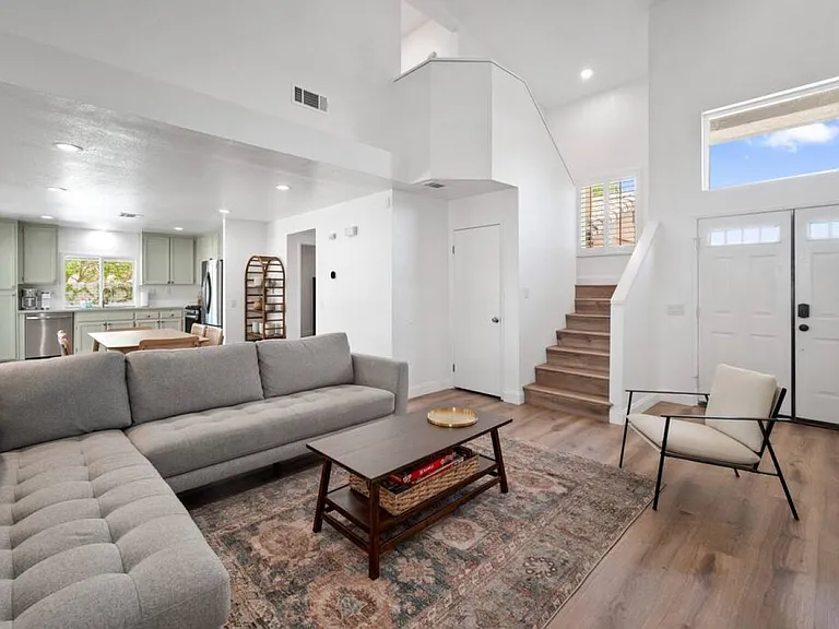 Crocus Pl — Photo 8