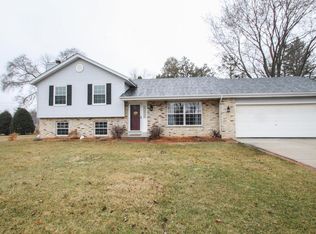 W140S9467 Boxhorn Dr, Muskego, WI 53150